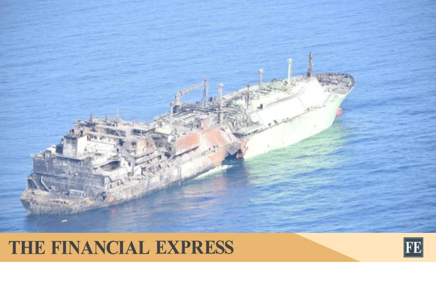 Damaged Russian LNG tanker breaks loose from tow off Libya