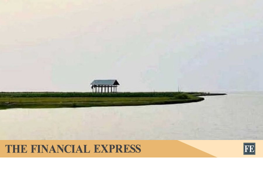 150 tourists trapped on Meghna’s char