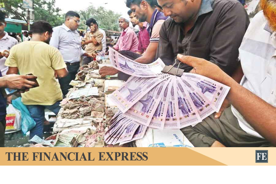 40pc extra for new banknotes on footpath as central bank halts supply
