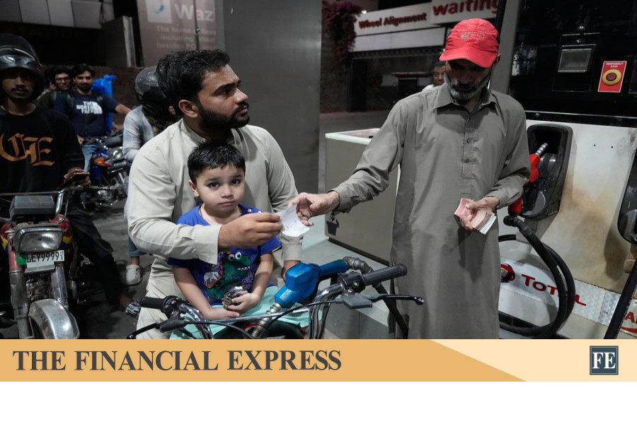 Photo : The Financial Express Plus de neuf millions de Pakistanais reçoivent une aide carburant