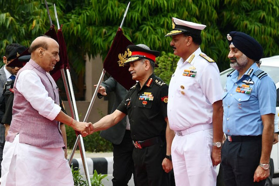 India's Defence Minister Rajnath Singh shakes hands with Army Chief Upendra Dwivedi as Navy Chief Admiral Dinesh Kumar Tripathi and Air Chief Marshal Amar Preet Singh look on before the ceremonial reception of Japan's defence minister in New Delhi, India, May 5, 2025.