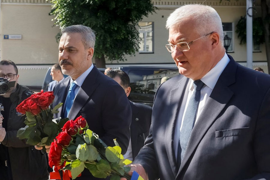 Turkish Foreign Minister Hakan Fidan and Ukraine's Foreign Minister Andrii Sybiha visit the Wall of Remembrance to pay tribute to Ukrainian soldiers who were killed, amid Russia's attack on Ukraine, in Kyiv, Ukraine May 30, 2025.