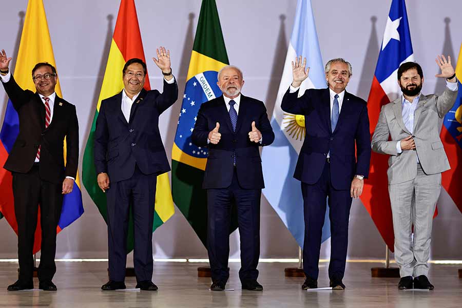 Colombia's President Gustavo Petro, Bolivia's President Luis Arce, Brazil's President Luiz Inacio Lula da Silva, Argentinian President Alberto Fernandez and Chilean President Gabriel Boric posing during the South American Summit at Itamaraty Palace in Brasilia of Brazil on Tuesday –Reuters photo