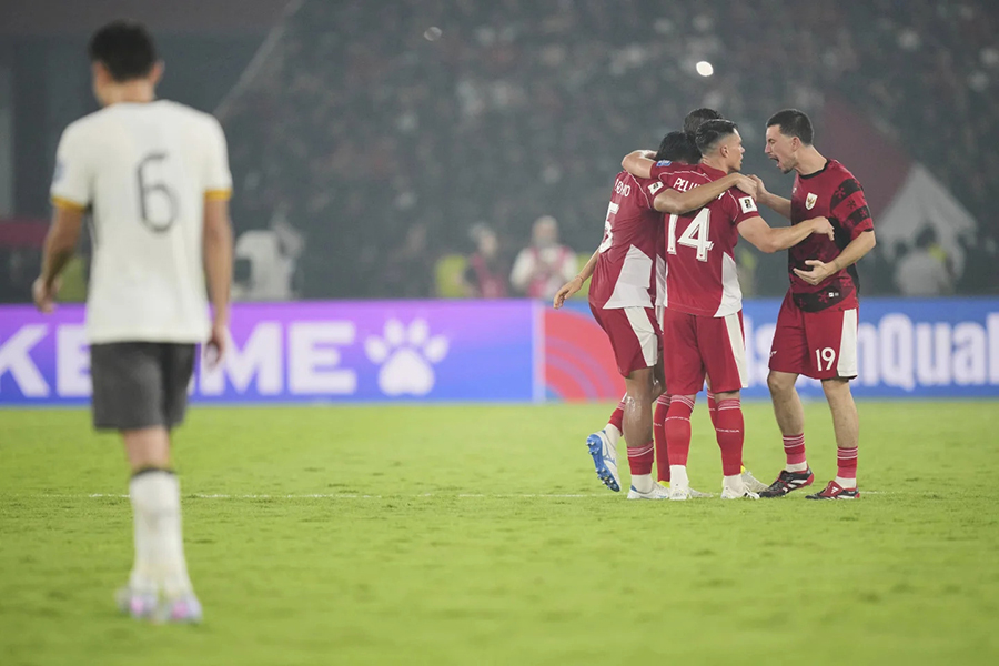 Indonesia's Thom Haye, right, celebrates with his teammates after their victory over China during the World Cup 2026 group C Asia qualifying football match between Indonesia and China at Gelora Bung Karno Main Stadium in Jakarta, Indonesia on Thursday, June 5, 2025 — AP photo