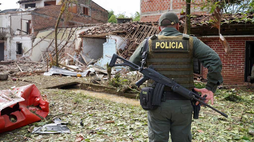 A police officer stands at the site of a car explosion, in Jamundi, Colombia, Jun 10, 2025. REUTERS/Stringer