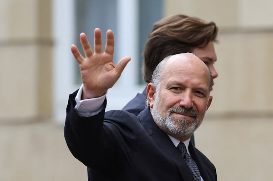 US Secretary of Commerce Howard Lutnick waves as he arrives at Lancaster House, on the second day scheduled for trade talks between the US and China, in London, Britain, June 10, 2025.