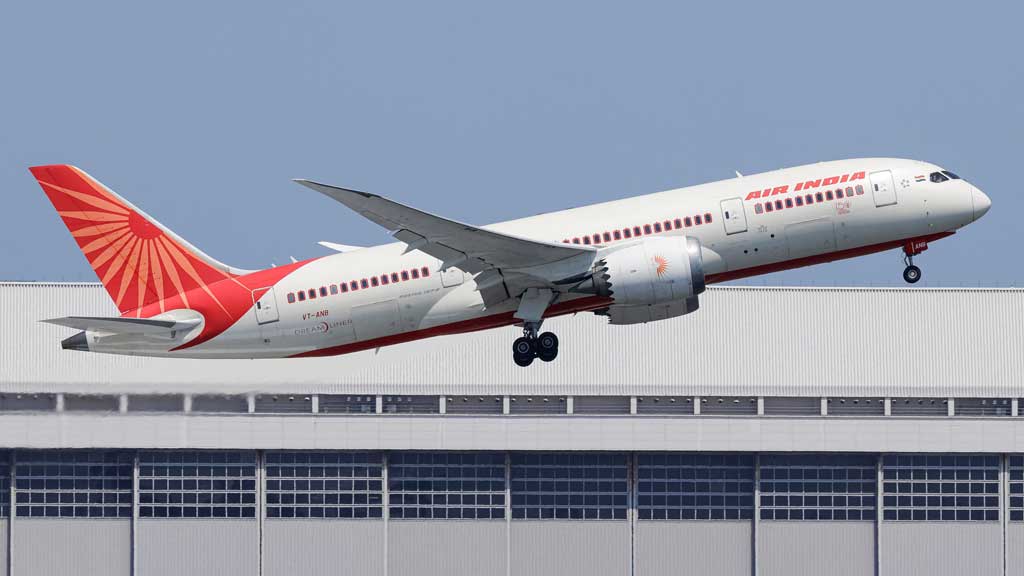 Air India Boeing 787 Dreamliner aircraft with registration letters VT-ANB flies over Tokyo, Japan, Apr 27, 2025 in this picture obtained from social media. Photo: Reuters