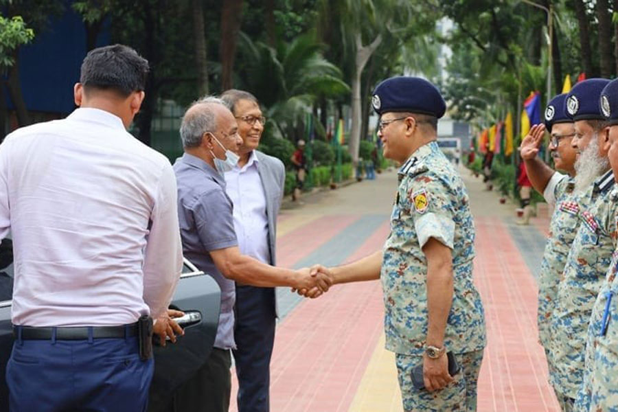 Home Affairs Adviser Lieutenant (Retd) General Jahangir Alam Chowdhury visited the offices of the Armed Police Battalion (APBn) on Saturday.
