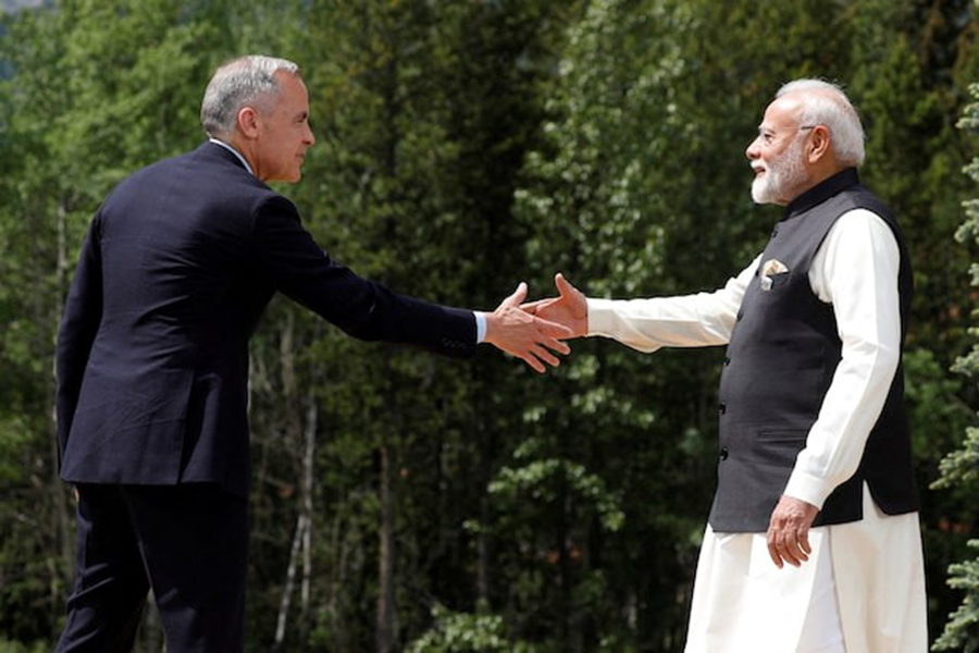 Canadian Prime Minister Mark Carney and India's Prime Minister Narendra Modi shake hands before posing for a photo during the G7 Leaders' Summit in Kananaskis in Alberta, Canada, on June 17, 2025 — Reuters photo