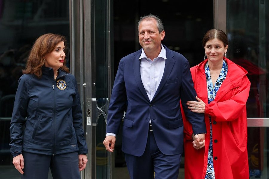 New York City Comptroller and mayoral candidate Brad Lander, the latest US politician to be swept up in US President Donald Trump's immigration raids, exits after being arrested at an immigration court, with his wife Meg Barnette and New York State Governor Kathy Hochul, in New York City, US on June 17, 2025 — Reuters photo