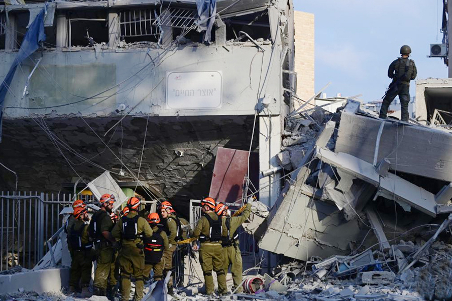 Israeli security and rescue forces work at the scene of a missile attack from Iran in Bnei Brak, central Israel, on June 16, 2025 —Xinhua Photo