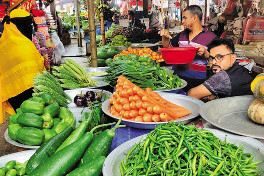 A view of Biponibagh kitchen market in Chandpur town on Tuesday. - FE Photo
