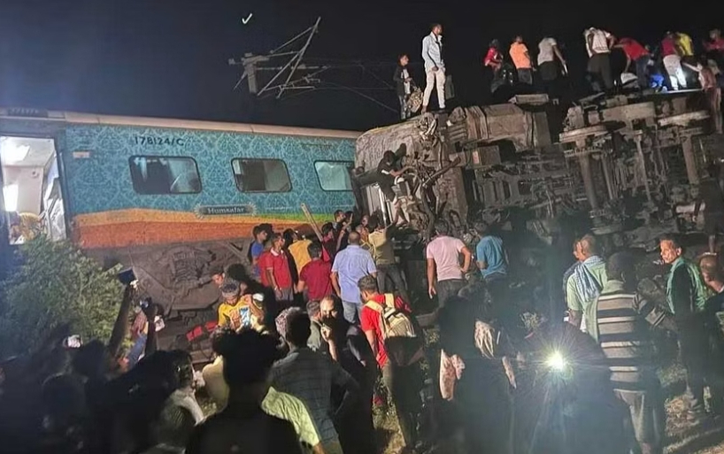 Coromandel Express derailed in Balasore after colliding with a goods train. (Twitter / @SutirthaBiswas1 via the Hindustan Times)