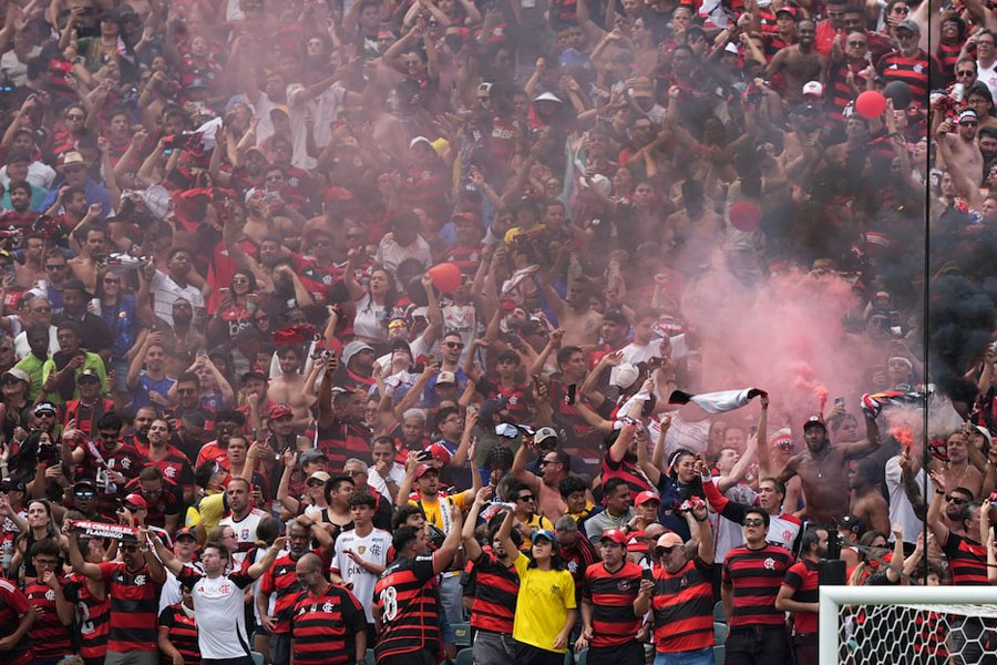 Soccer Football - FIFA Club World Cup - Group D - Flamengo v Chelsea - Lincoln Financial Field, Philadelphia, Pennsylvania, US - June 20, 2025 Flamengo fans celebrate after Bruno Henrique scores their first goal IMAGN IMAGES via Reuters/Kyle Ross
