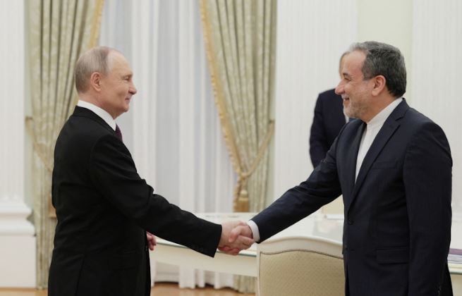 Putin shakes hands with Araqchi in Moscow, Russia, April 17, 2025. Sputnik/Gavriil Grigorov/Pool via REUTERS
