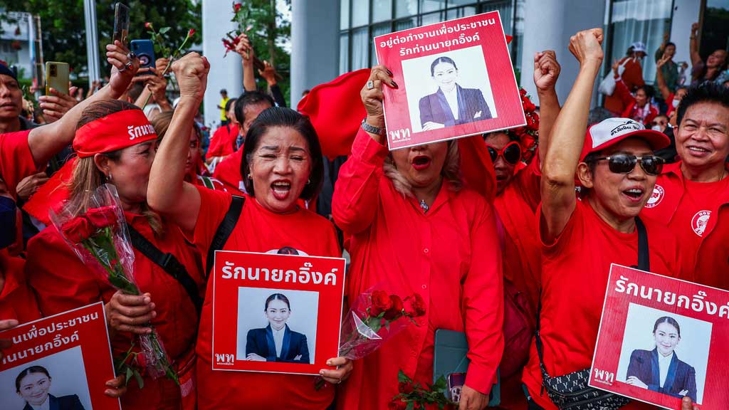 Pheu Thai supporters hold placards with portraits of Thailand's Prime Minister Paetongtarn Shinawatra as they gather at Pheu Thai Party Headquarter to support Paetongtarn, as she battles to stay in power after drawing sharp criticism of her handling of a border row with Cambodia, in Bangkok, Thailand, Jun 27, 2025. REUTERS