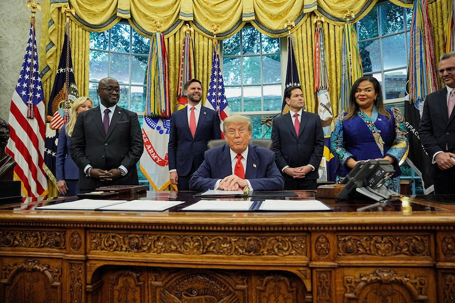 US President Donald Trump, Secretary of State Marco Rubio and Vice President JD Vance meet Democratic Republic of the Congo's Foreign Minister Therese Kayikwamba Wagner and Rwanda's Foreign Minister Olivier Nduhungirehe in the Oval Office at the White House in Washington DC on June 27, 2025 — Reuters photo