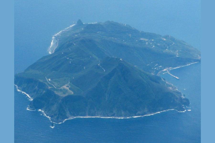 Wikimedia image of Akusekijima Island, part of the Tokara island chain in Japan which was hit by more than 900 earthquakes in two weeks.