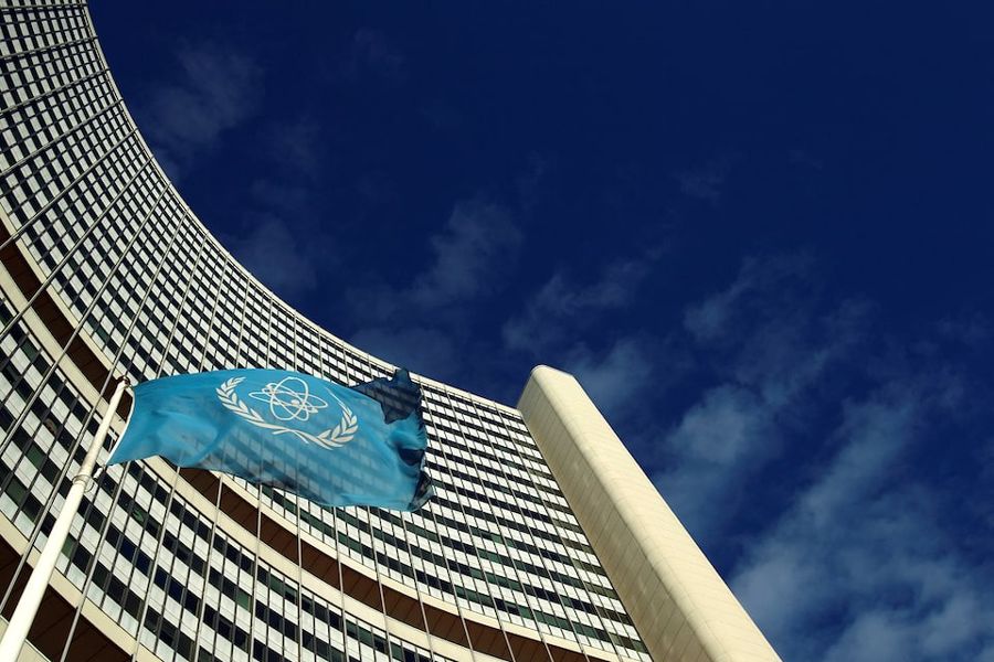 The flag of the International Atomic Energy Agency (IAEA) flies in front of its headquarters during a board of governors meeting in Vienna November 28, 2013.