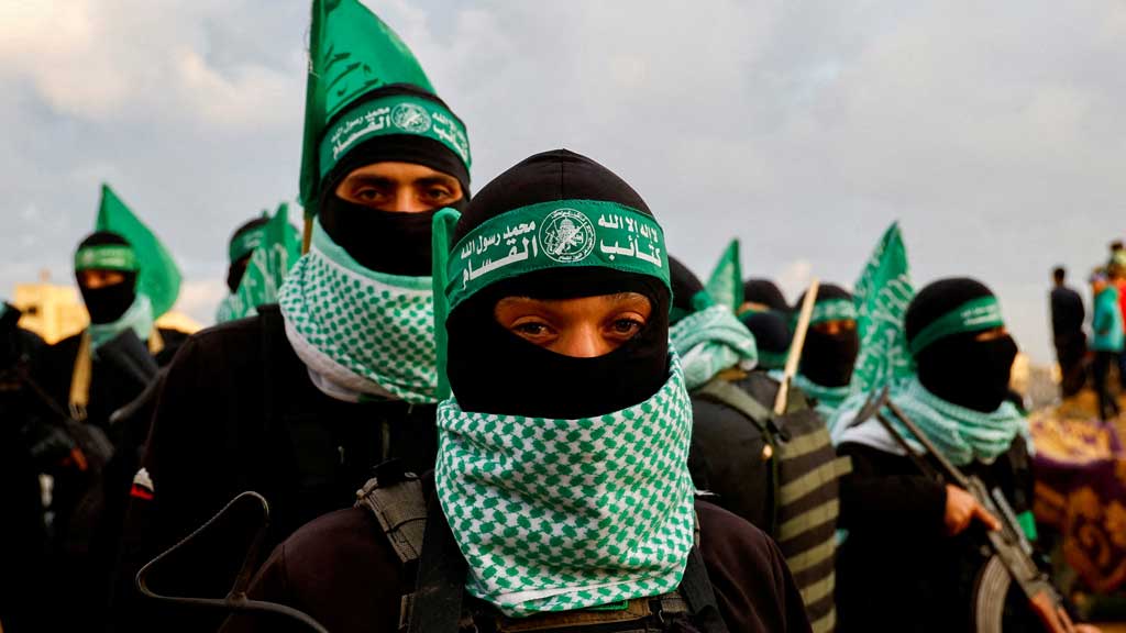FILE PHOTO: Palestinian Hamas militants keep guard on the day Hamas hands over deceased hostages, identified at the time by Palestinian militant groups as Oded Lifschitz, Shiri Bibas and her two children Kfir and Ariel Bibas, seized during the deadly Oct 7, 2023 attack, to the Red Cross, as part of a ceasefire and hostages-prisoners swap deal between Hamas and Israel, in Khan Younis in the southern Gaza Strip Feb 20, 2025. REUTERS/Hatem Khaled/File Photo