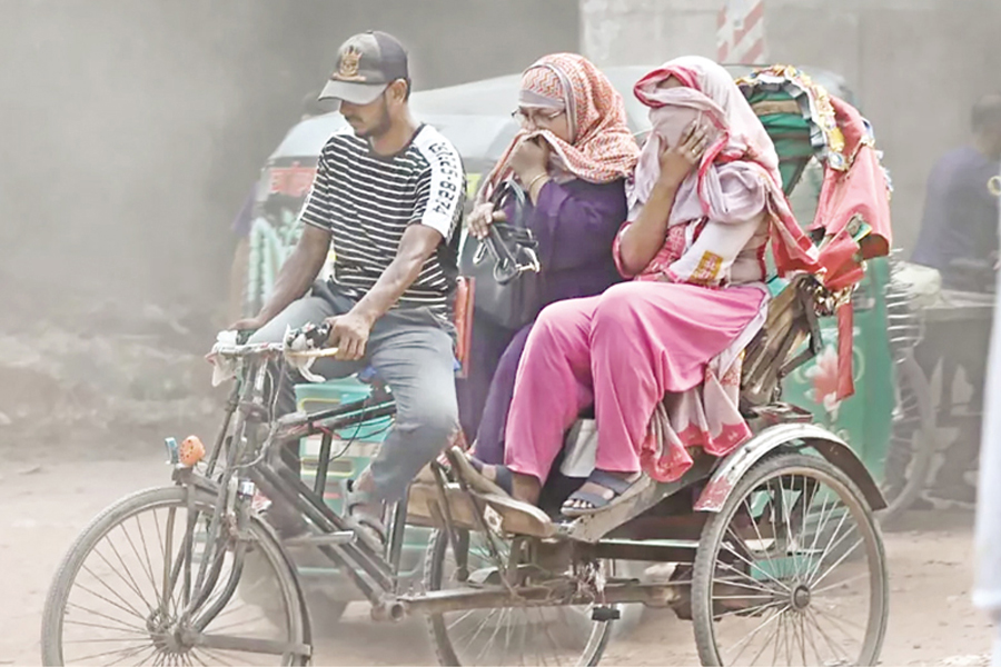 Commuters struggling to protect themselves from polluted air in Dhaka - UNB Photo