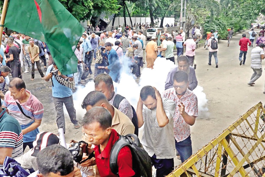 Law enforcers use tear gas against sacked BDR members in Kakrail on Monday as they attempted to march towards the State Guest House Jamuna to press home their three-point demand, including reinstatement