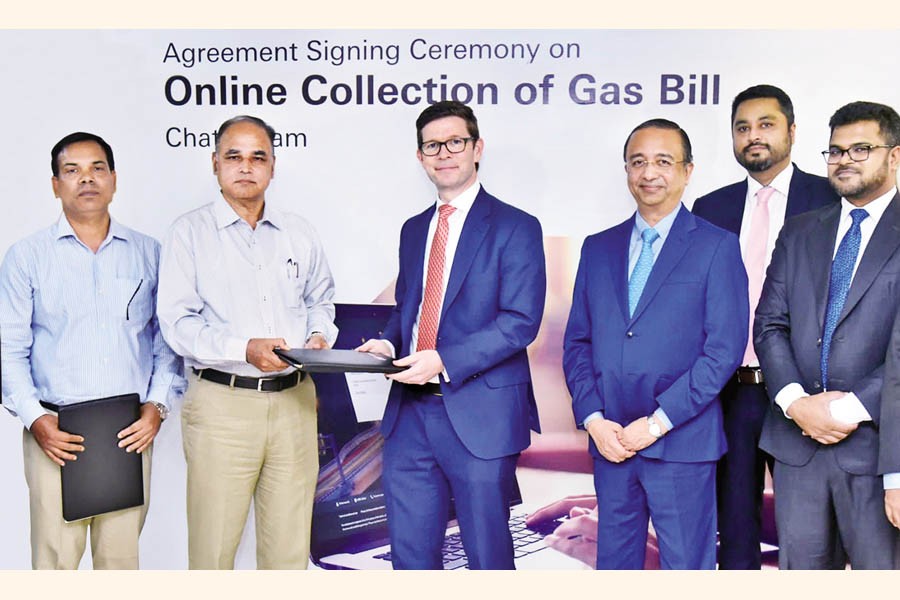 Gerard Haughey, Country Head of Wholesale Banking, HSBC Bangladesh, and Md Rafiqul Islam, Managing Director, KGDCL, signed an agreement at the KGDCL Head Office in Chattogram recently.