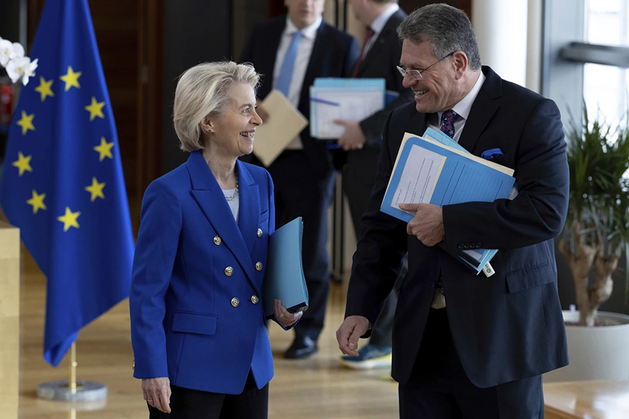 European Commissioner for Trade and Economic Security Maros Sefcovic, right, speaks with European Commission President Ursula von der Leyen, during the weekly meeting of the College of Commissioners at EU headquarters in Brussels on April 9, 2025 — AP/File photo