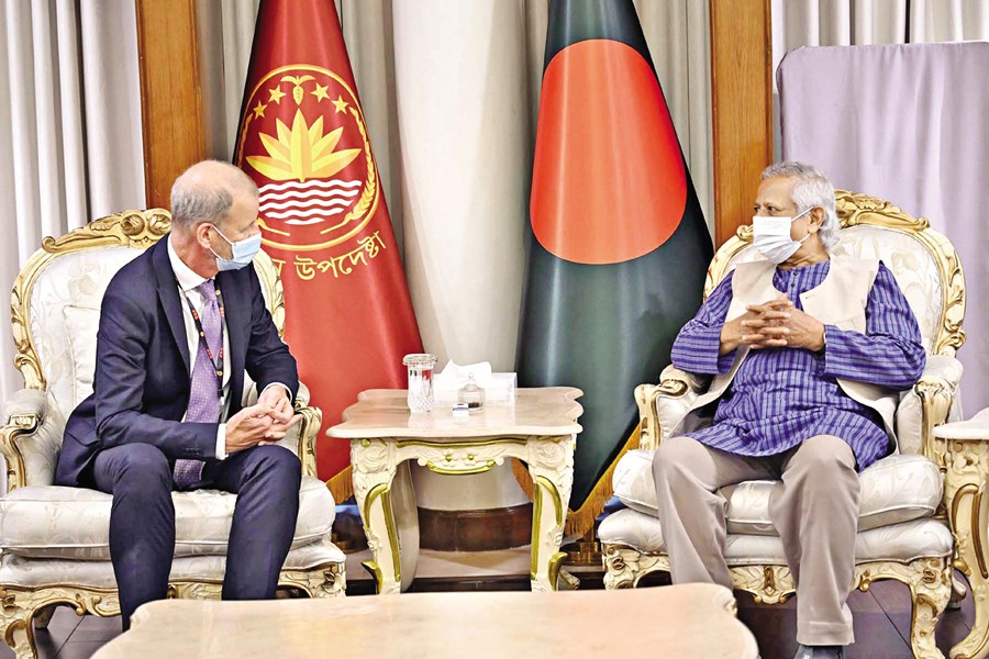 World Bank Vice President for South Asia Johannes Zutt called on Chief Adviser Professor Muhammad Yunus at the State Guesthouse Jamuna in the capital on Monday. — PID