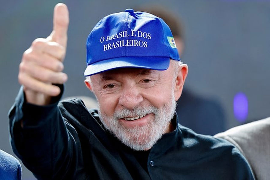 Brazil's President Luiz Inacio Lula da Silva wears a cap that reads "Brazil belongs to the Brazilians" as he gestures during ceremony to announce the start of payments under the Income Transfer Program for farmers and fishermen, in Linhares, Espirito Santo state, Brazil July 11, 2025.