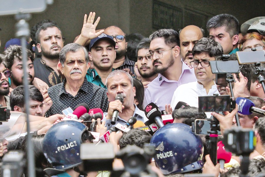 Law Adviser Dr Asif Nazrul, flanked by Education Adviser Dr CR Abrar and Chief Adviser's Press Secretary Shafiqul Alam, tries to pacify students of Milestone School and College agitating in support of their six-point demand on the college premises on Tuesday.