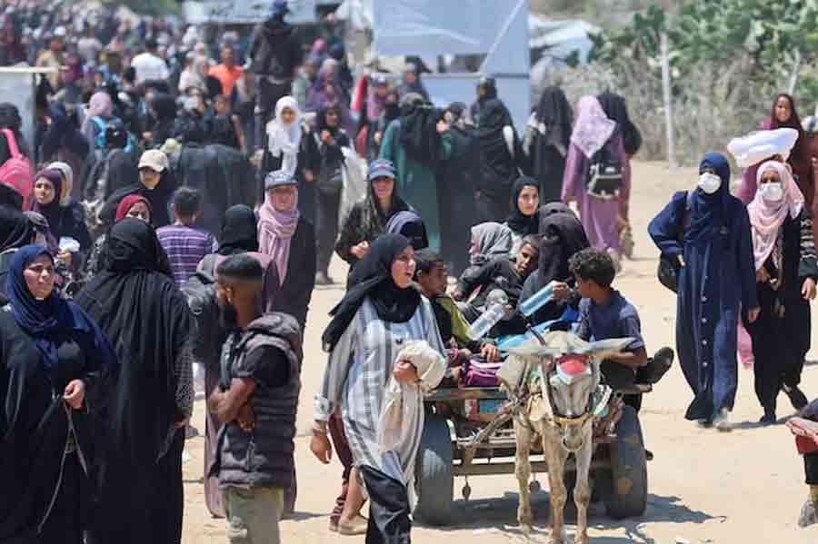 Palestinians seeking aid supplies from the U.S.-backed Gaza Humanitarian Foundation travel in an animal-drawn cart, near Rafah, in the southern Gaza Strip, July 24, 2025.