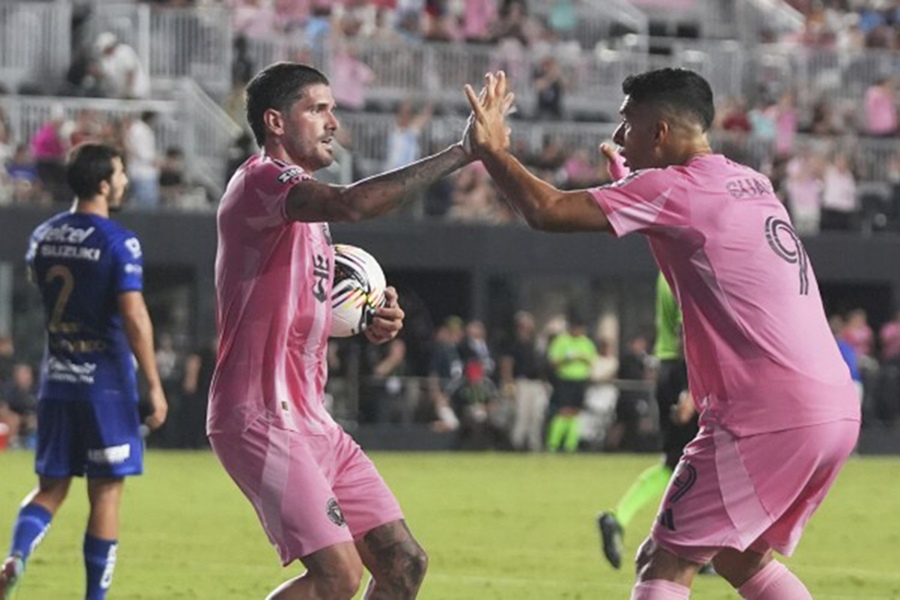 Inter Miami midfielder Rodrigo De Paul, left celebrates with forward Luis Suárez (9) after scoring a goal during the first half of a Leagues Cup soccer match against Puma UNAM, Wednesday, August 6, 2025, in Fort Lauderdale, Fla — AP photo