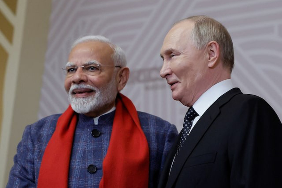 Russian President Vladimir Putin greets Indian Prime Minister Narendra Modi during a welcoming ceremony for participants of the BRICS Summit in Kazan, Russia October 22, 2024.
