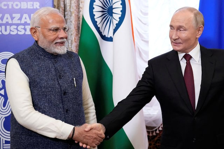 Russian President Vladimir Putin shakes hands with Indian Prime Minister Narendra Modi during their meeting on the sidelines of the BRICS Summit in Kazan, Russia October 22, 2024.
