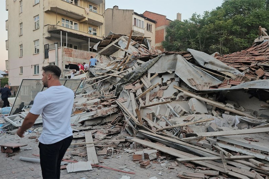 People search for survivors in a collapsed building after an earthquake hit Sindirgi, in the western Balikesir province, Turkey, August 10, 2025 — Ihlas News Agency (IHA) via REUTERS