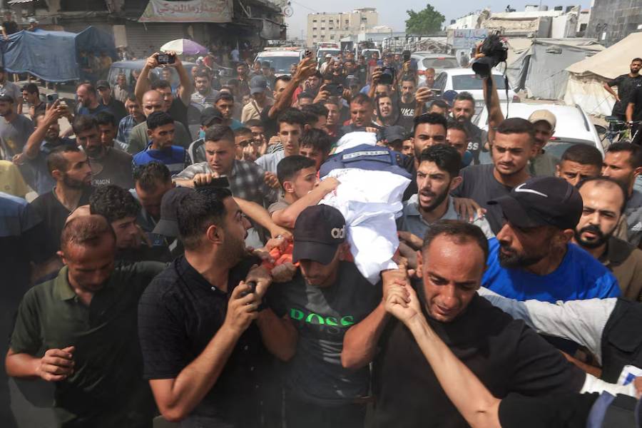 Mourners carry the body of Al Jazeera journalist Anas Al Sharif, during the funeral for him, Mohammed Qreiqeh, Ibrahim Zaher, Mohammed Noufal and another colleague, who were killed in an Israeli strike, in Gaza City August 11, 2025.