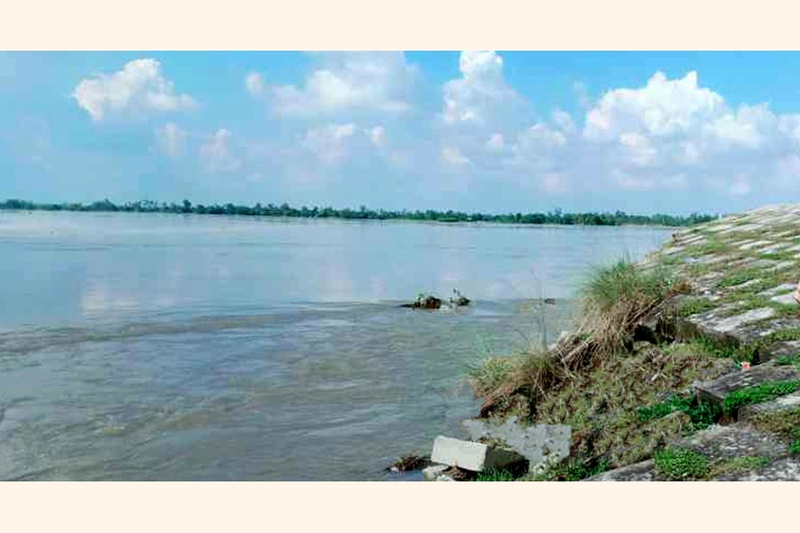 A partial view of the collapsed portion of the second Teesta Bridge protection dam at Mahipur in Gangachara upazila of Rangpur district