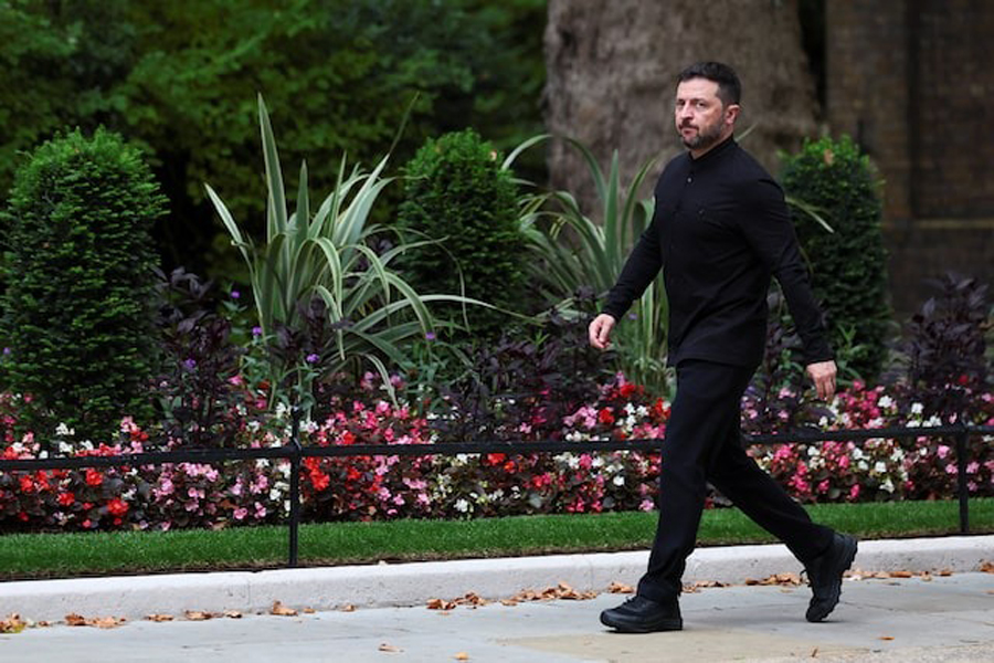 Ukrainian President Volodymyr Zelenskiy walks to meet British Prime Minister Keir Starmer at Downing Street, in London, Britain, August 14, 2025.