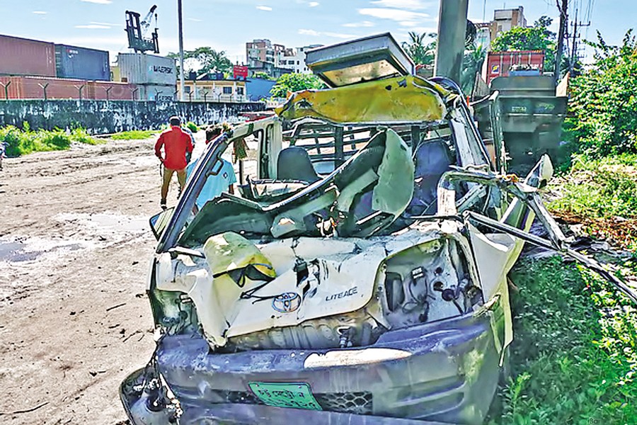 A view of the pickup that rammed into a parked covered van on the Dhaka-Chattogram Highway in City Gate area of Chattogram on Monday. — Focus Bangla