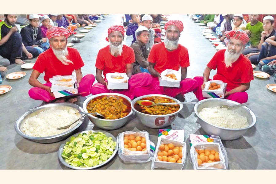A feast arranged by Village grandpa's cooking.