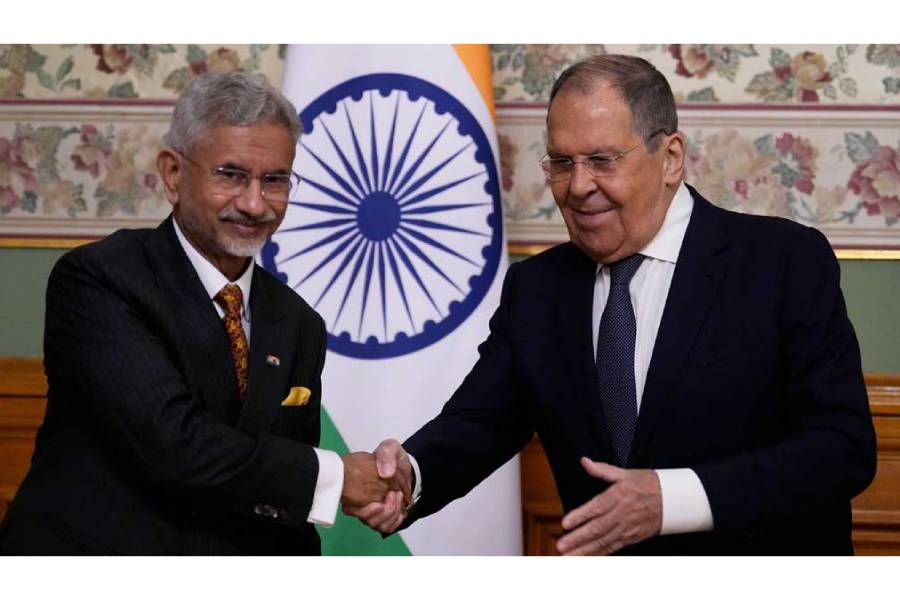 Russia's Foreign Minister Sergei Lavrov shakes hands with India's Foreign Minister Subrahmanyam Jaishankar during a joint press conference following their talks at Zinaida Morozova's Mansion in Moscow, Russia Aug 21, 2025.