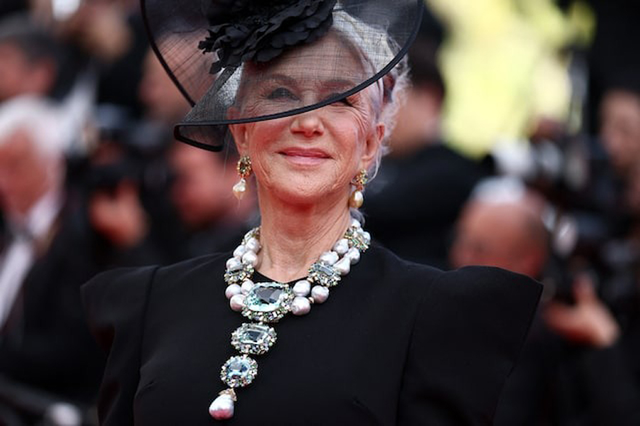 Helen Mirren poses on the red carpet during arrivals for the screening of the film "La venue de l'avenir" (Colors of Time) Out of competition at the 78th Cannes Film Festival in Cannes, France, May 22, 2025.