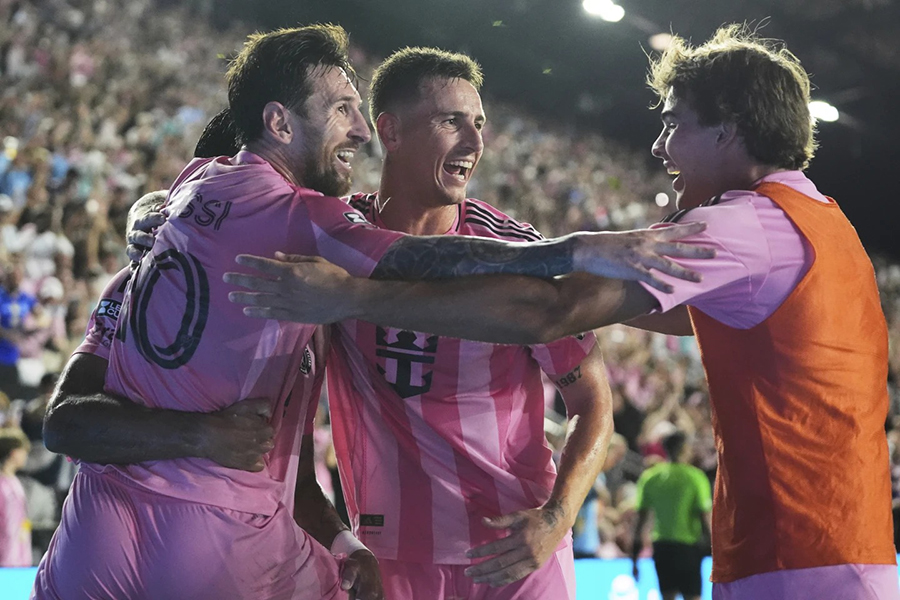 Inter Miami forward Lionel Messi (10) celebrates with his teammates after Telasco Segovia, not shown, scored a goal during the second half of a Leagues Cup semifinal soccer match against Orlando City on Wednesday, August 27, 2025, in Fort Lauderdale, Florida, US — AP photo