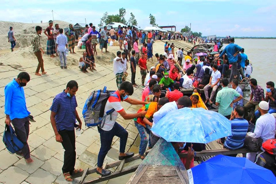 People of Gaibandha crossing the Brahmaputra river riding boats risking their lives