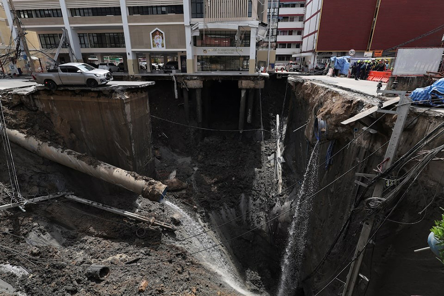A vehicles stands near a massive sinkhole that opened on Samsen Road near Vajira Hospital, in Bangkok, Thailand on September 24, 2025 — Reuters photo