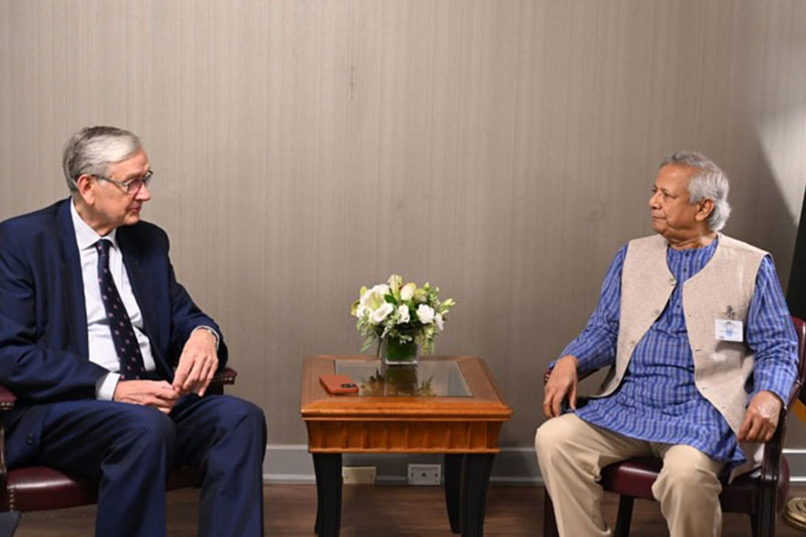 President of the Club de Madrid and former President of Slovenia, Danilo Türk, holds talks with Chief Adviser Professor Muhammad Yunus at his hotel in New York, USA on Wednesday. Photo: CA Press Wing