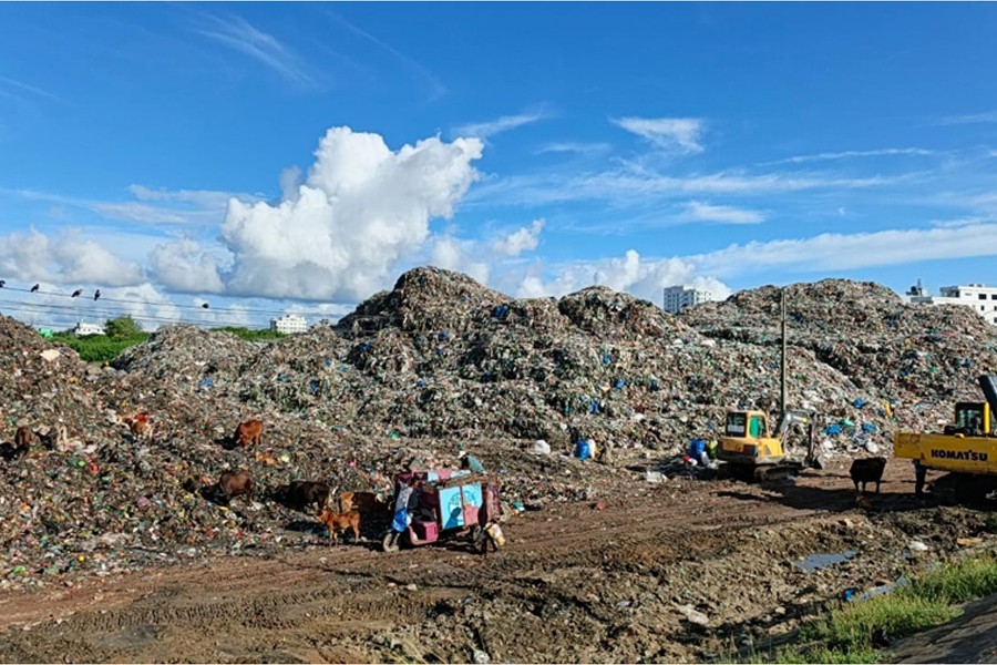 Photo shows garbage heaps that were dumped by the Cox's Bazar Municipality authorities on the bank of the Bankkhali River over the last two decades, turning the area into a large landfill - FE Photo
