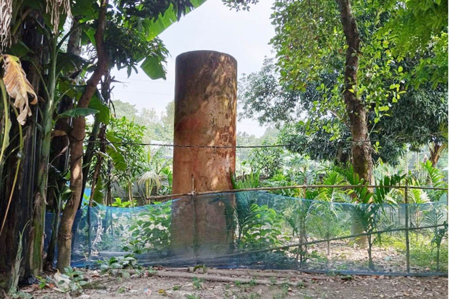 Photo shows the inoperative irrigation pump at Abdullah village in Gaibandha's Saghata upazila — FE Photo