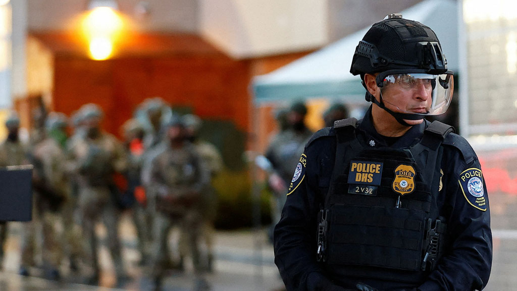 A Federal Protective Service police officer guards the gate of an ICE facility in Portland, Oregon, US, Oct 26, 2025. REUTERS